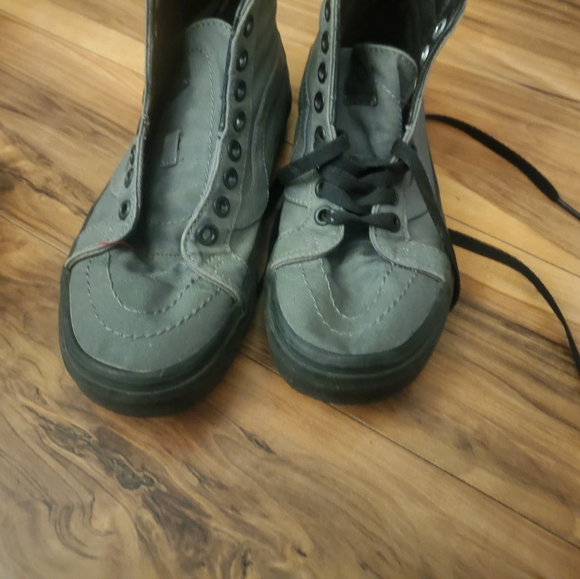 Vans - Picture 3 of 7